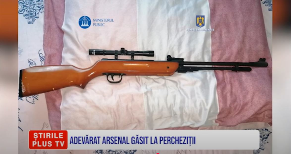 ADEVĂRAT ARSENAL GĂSIT LA PERCHEZIȚII
