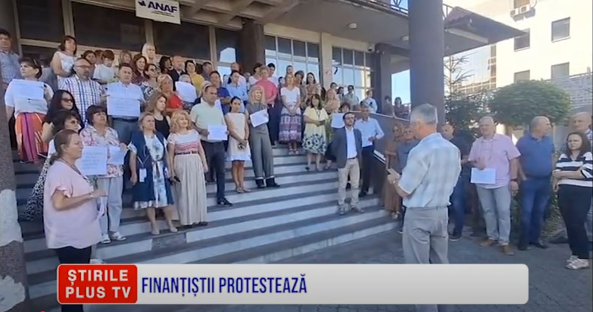FINANȚIȘTII PROTESTEAZĂ