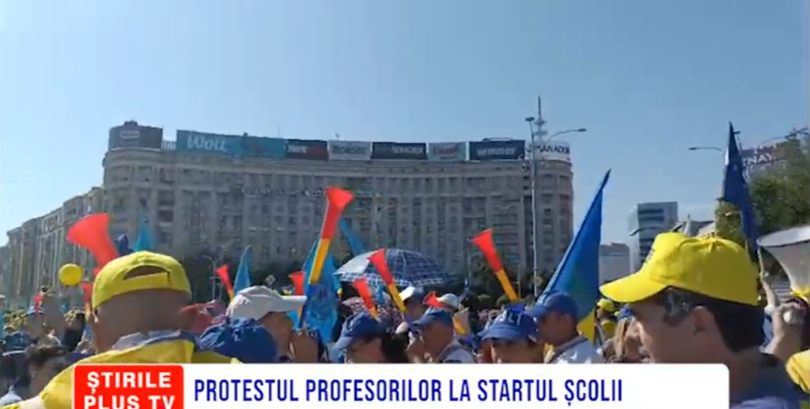 PROTESTUL PROFESORILOR LA STARTUL ȘCOLII